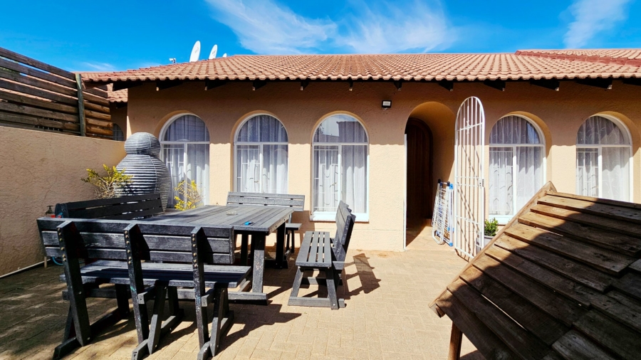 2 Bedroom Property for Sale in Heuwelsig Free State
